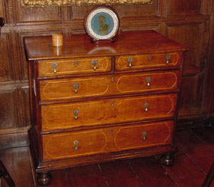 chest of drawers 356a